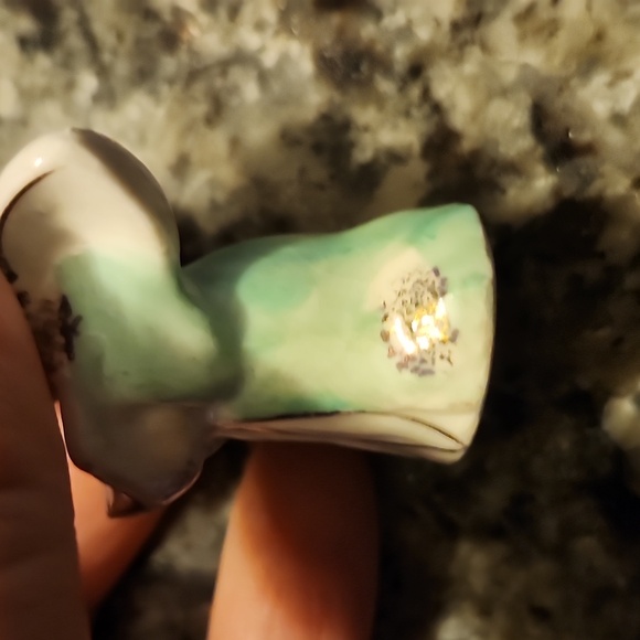 Vintage Porcelain Angel Ornament/Figurine - Picture 12 of 14